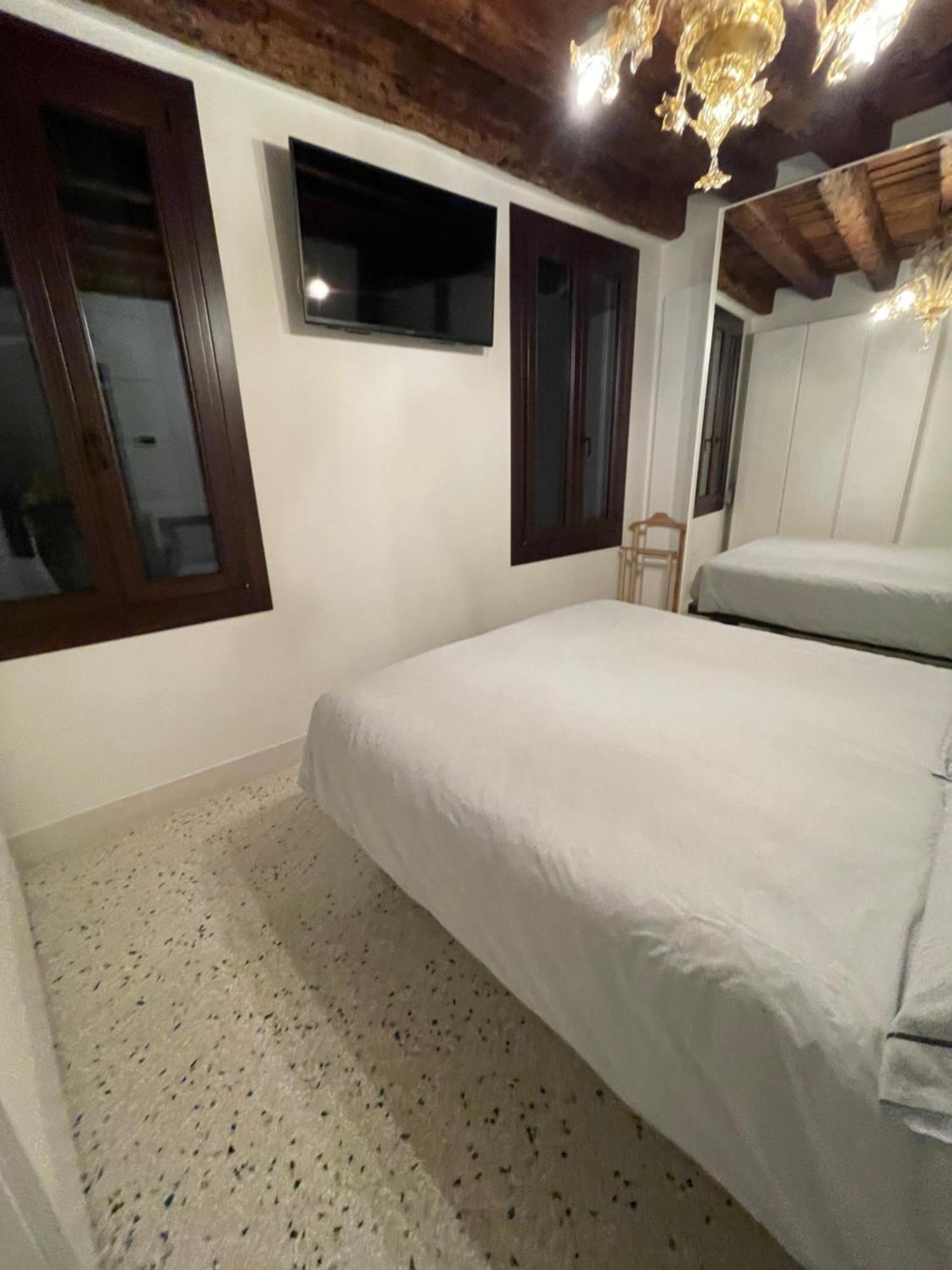 Remer Suites Venice Room photo